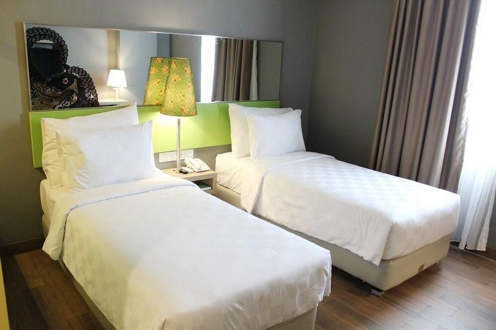 Khas Gresik Hotel Exterior photo